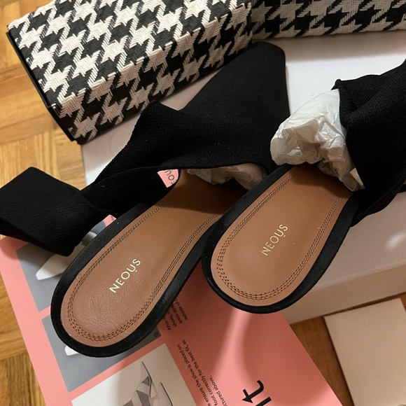 Authentic Neous Avior Heels - Picture 12 of 14